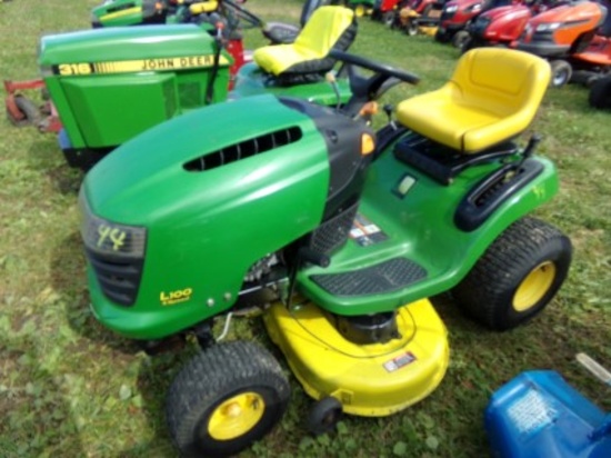 JD L100 5 Speed Lawn Tractor, w/ 42'' Deck, S/N T08300 (5168)