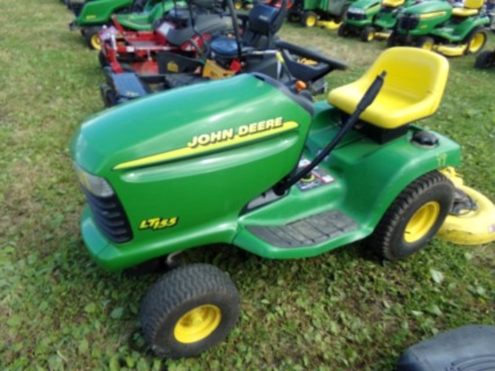 JD LT155 Lawn Tractor w/ 42'' Deck, S/N 128813, Seat Has a Crack (5058)