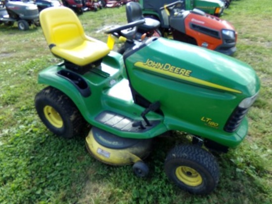 JD LT 180 Automatic Lawn Tractor w/ 42'' Deck, S/N 013957, 586 Hours, Crack