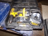 Dewalkt 18V Drill w/ 2 Batteries and a Charger in Case