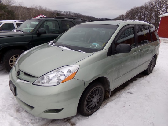 2009 Toyota Sienna CE, Green, Auto, 3rd Row, Power Windows, 197,473 Miles,