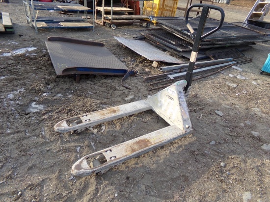 Crown Pallet Jack, Works