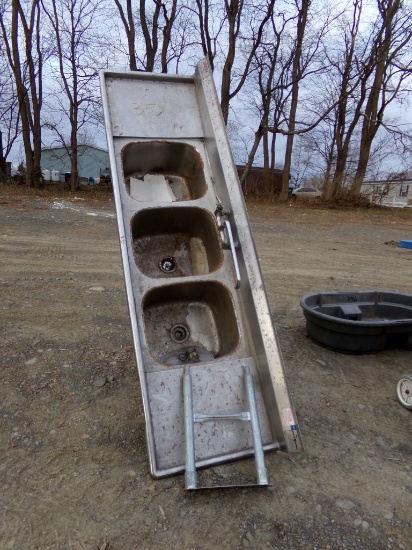 Eagle 90'' 3 Bay Stainless Sink, Legs Need To Be Welded Back on 1 End