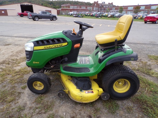JD D140 Lawn Tractor w/48'' Deck, Hydro, 172 Hours (10)