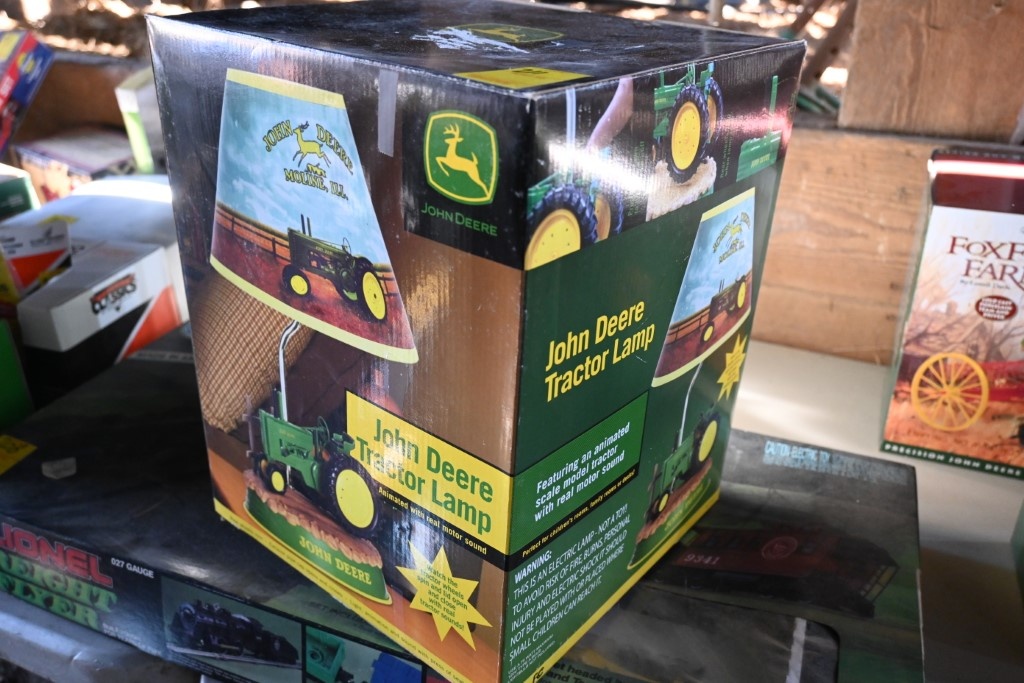 John Deere Tractor Lamp | Art, Antiques & Collectibles Toys Models & Kits |  Online Auctions | Proxibid