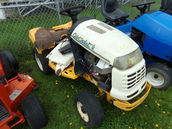 Cub Cadet 3204 Riding Mower w/Deck & Seat - Non-Runner  (3171)
