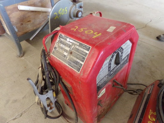 Lincoln Electric AC-225 Arc Welder  (2504)