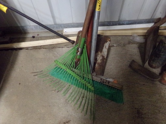 Group of Lawn Tools, Rake , Shovel (2614)