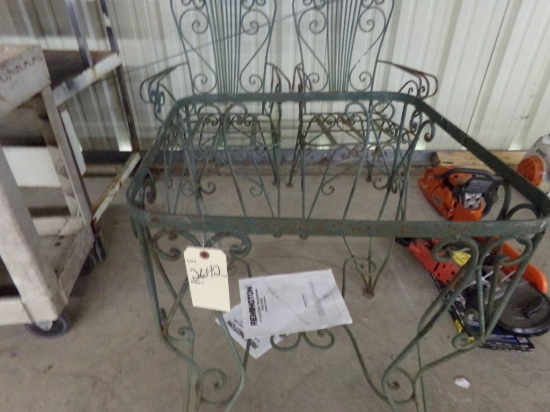 Wrought Iron Lawn Furniture (2642)