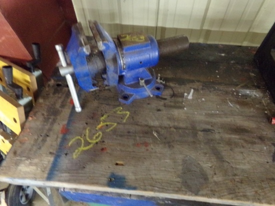 Wooden Work Bench - Blue Vise (2653)