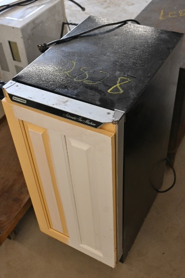 Scotsman Automatic Ice Machine (2828)