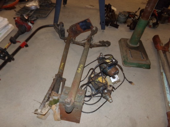 (2) Camper Jacks & (2) Water pumps (#2876)