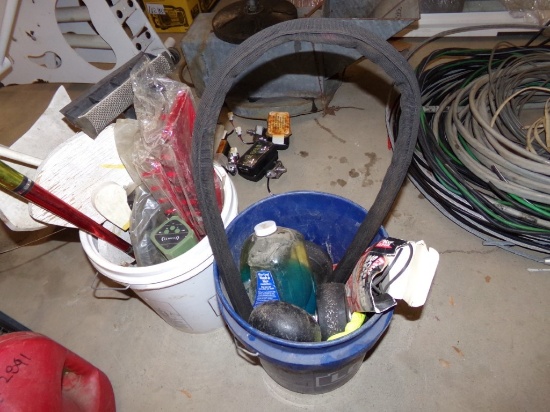 (2) Buckets w/Carwash Tool Hanger (#2890)
