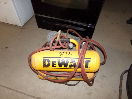 DeWalt Portable Air Compressor(2942)