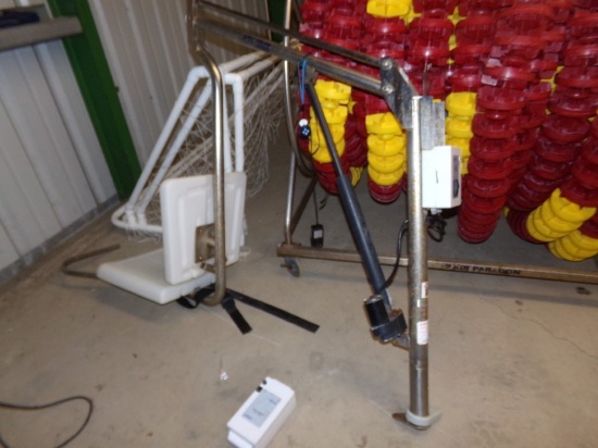 Spectrum Aquatics Battery Operated Pool Lift Chair (#2988)