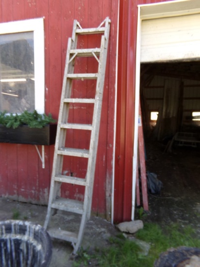 16' Aluminum Extension Ladder, Bottom is Bent