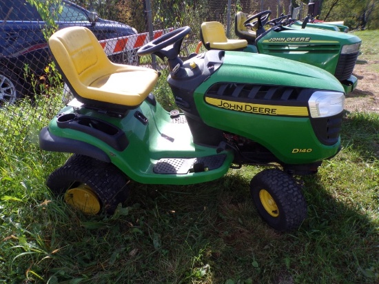 John Deere D140 Lawn Tractor (NO DECK) Low (6074)