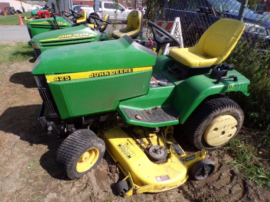 John Deere 425 Garden Tractor with 60'' Deck, 727 Hrs, SN 094162 (6077)