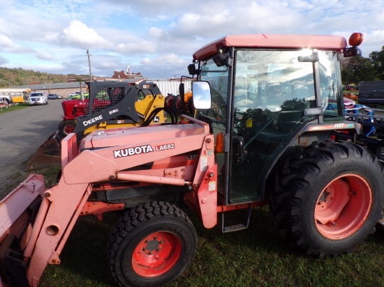Kubota L3710 4WD Tractor w/Factory Cab and Loader, w/SSL Bkt Coupler, Shutt
