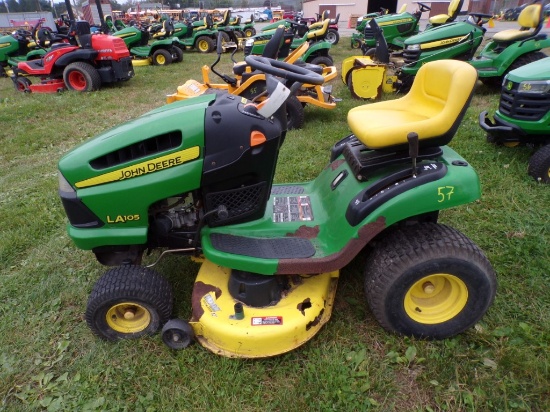 John Deere LA105 Riding Mower w/42'' Deck, 19.5 HP Briggs & Stratton Engine