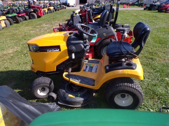 Cub Cadet XT1 Enduro Series, LT 42'' Deck, 352 Hrs, SN 81024, Runs (5837)