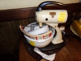 Vintage Sunbeam Mixmaster with Cover, Book, Juicer, Bowl and Beaters (Kitch