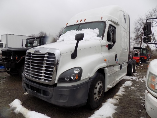 2017 Freightliner Cascadia Truck Tractor w/Sleeper, White,Detroit DD15 Engi