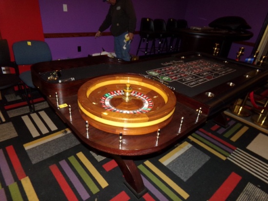 Roulette Table & 25'' Wheel, Casino Grade, Hardly Used, w/Cover, 99''x50'',