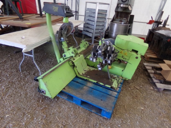 ARI Hetra Comercial Truck Tire Machine. Model WS-12630