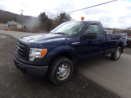 2012 Ford F150 Reg Cab XL 4X4 Reg Cab, Orange Light on Roof, Blue