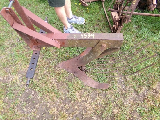 Red, 3PT Vegetable Digger (5485)