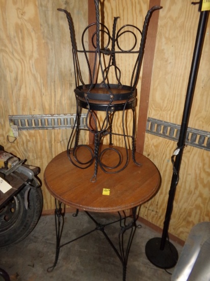 Nice Round Table, Red Oak Color, With Black Wire Legs and (2) Matching Chai