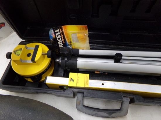 Laser Level, Tripod & Spirit Level Kit In The Case