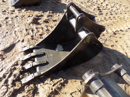 Cannon 18'' Bucket for Excavator, Pins are 13 1/2'' Apart
