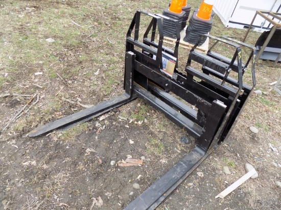 New 42'' Pallet Forks for Skid Steer Loader