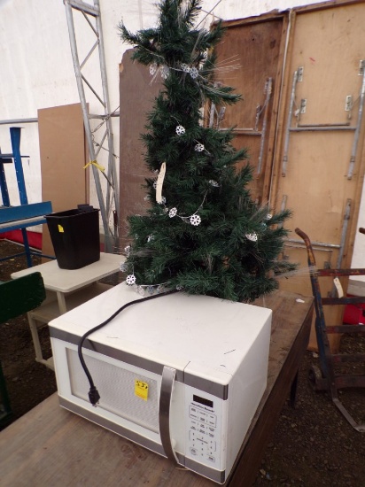 Hamilton Beach Microwave & 4' Pre-Lit Christmas Tree