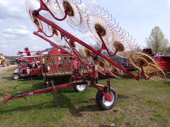 New Idea Wheel Rake, Model V12 (5307)