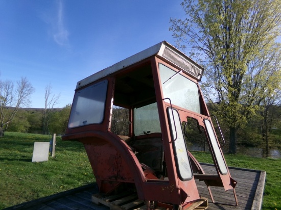 Cab for a 66 Series Int'l Tractor with Seat (5795)