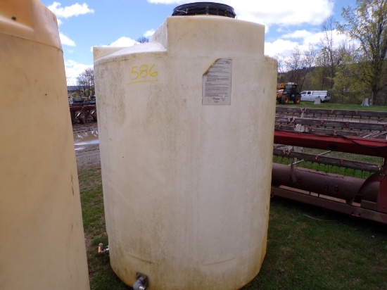900 Gallon Poly Tank w/Lid (4016)