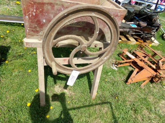 Buch's Antique Grinder (5130)