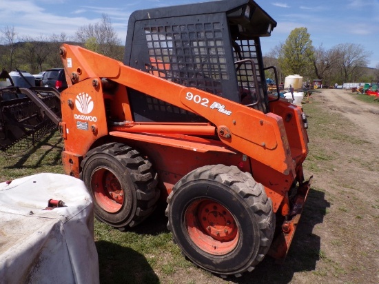Daewoo 902 Plus Skid Steer, Single Hydraulic Hook Up, 3509 Hrs., SN AH-0028