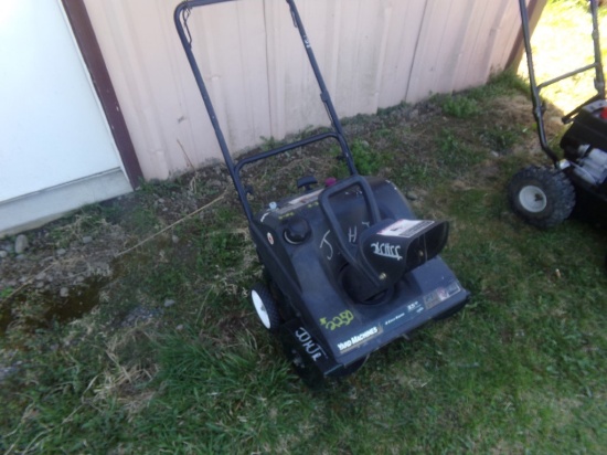 Yard Machine with 2 Cycle Engine, 3.5 HP 20'' Snowblower (5219)