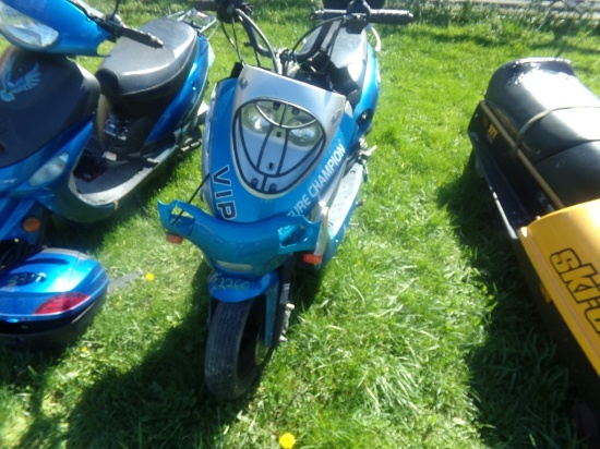 Blue Scooter, NOT RUNNING - NEEDS WORK (5009)