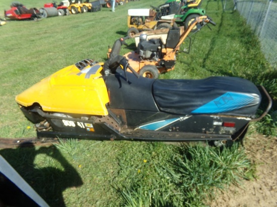 1987 Skidoo MX for Parts or Repair, Vin #: 372800727 - NO PAPERWORK / BOS O