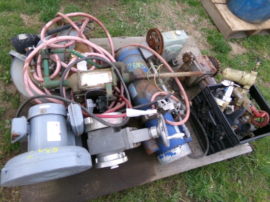 Pallet of Misc. Gear Boxes and Pumps (5486)