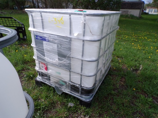 275 Poly Gal. Tank with Metal Cage Used for Food Grade Material