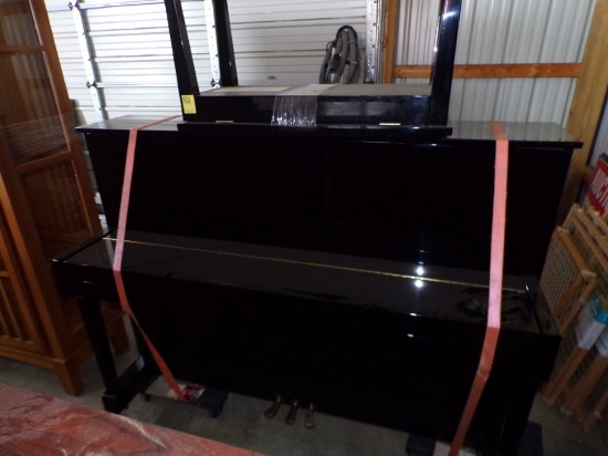 Yamaha T116 Piano with Black Finish and Piano Bench
