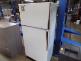 GE Refrigerator with Top Freezer
