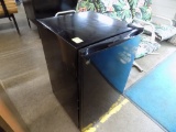 GE Dorm Size Refrigerator with Small Freezer on Top
