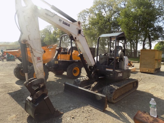 Bobcat E50 Midi Excavator, Open Cab, Rubber Tracks, Grader Blade, 24'' Buck